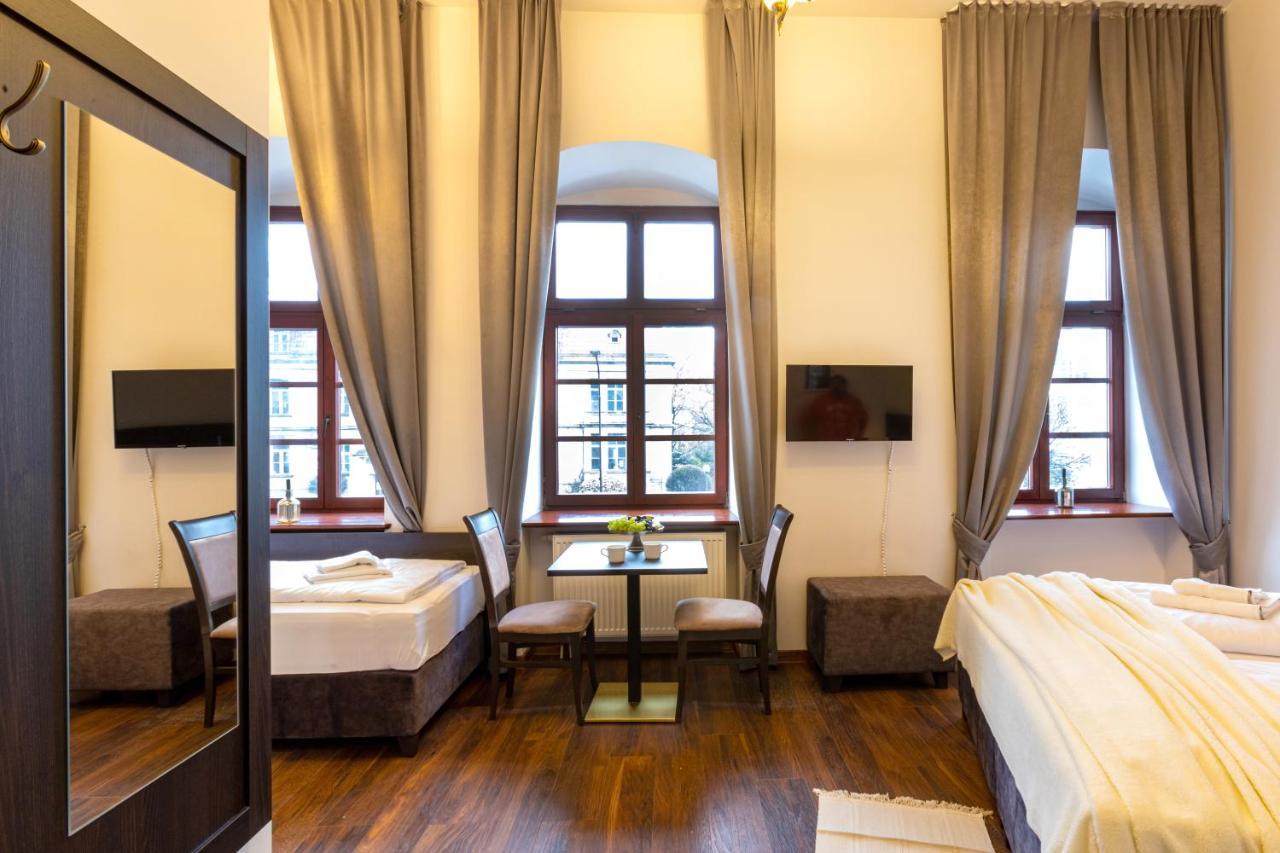 Zeppelin Apartments Simple Acomodation Еленя-Гура Экстерьер фото