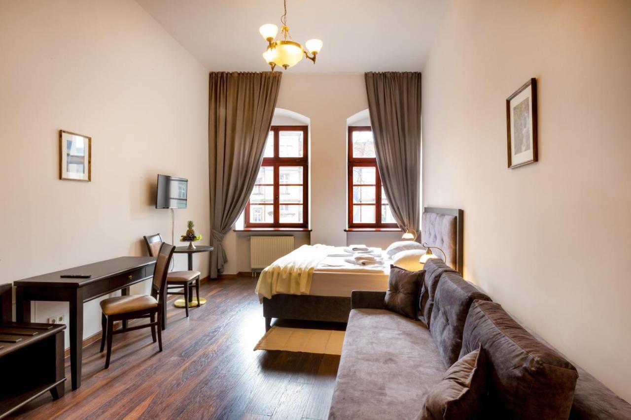 Zeppelin Apartments Simple Acomodation Еленя-Гура Экстерьер фото