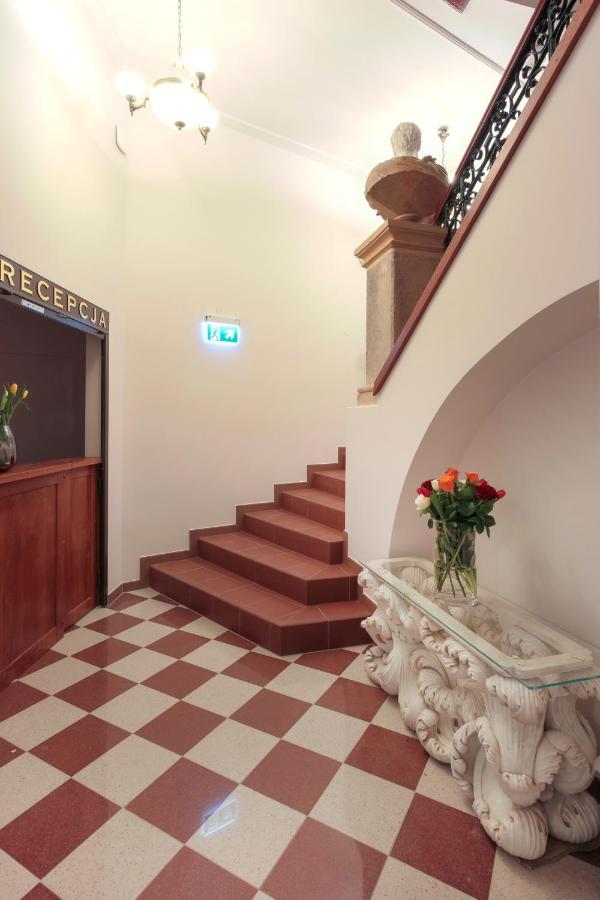 Zeppelin Apartments Simple Acomodation Еленя-Гура Экстерьер фото