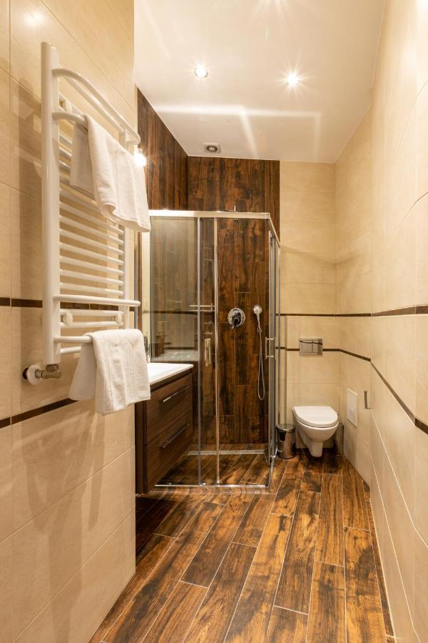 Zeppelin Apartments Simple Acomodation Еленя-Гура Экстерьер фото