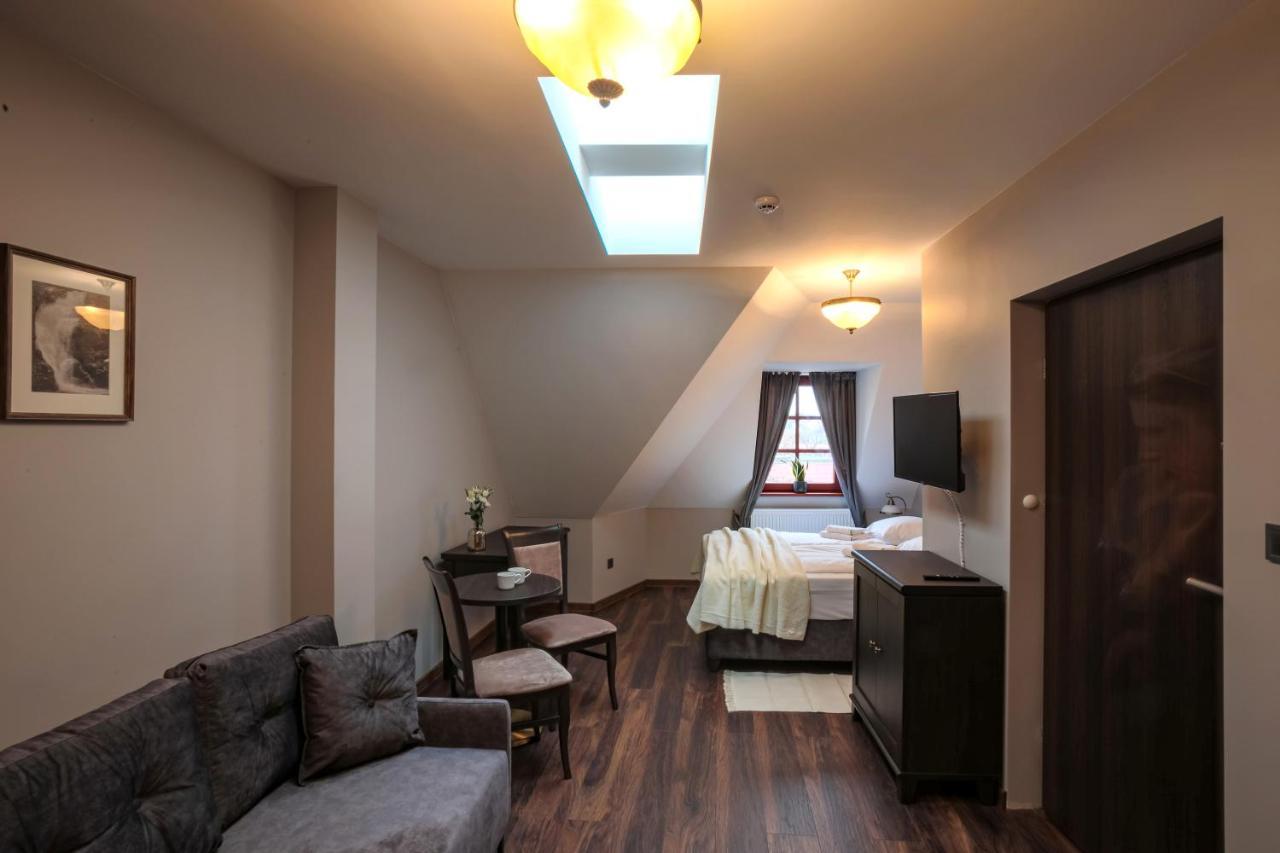 Zeppelin Apartments Simple Acomodation Еленя-Гура Экстерьер фото