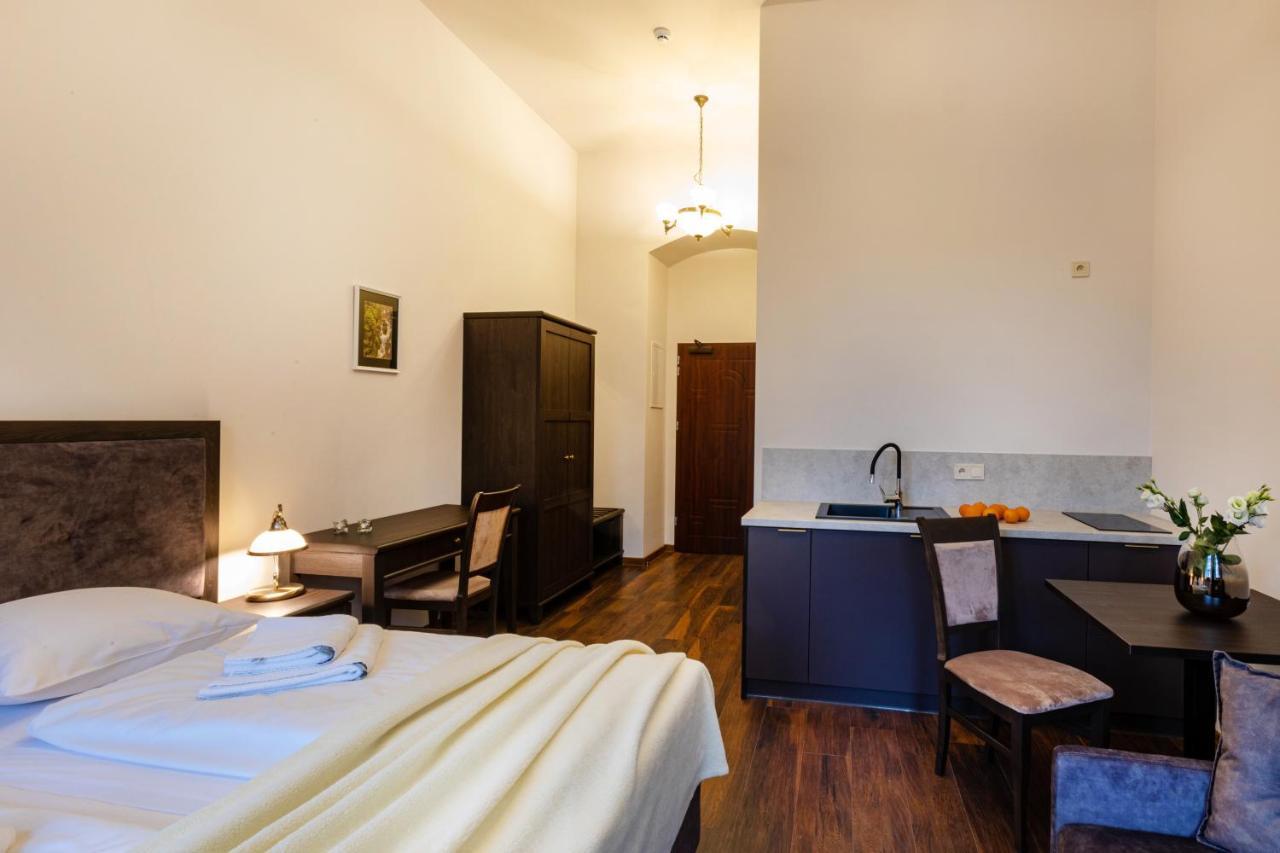Zeppelin Apartments Simple Acomodation Еленя-Гура Экстерьер фото