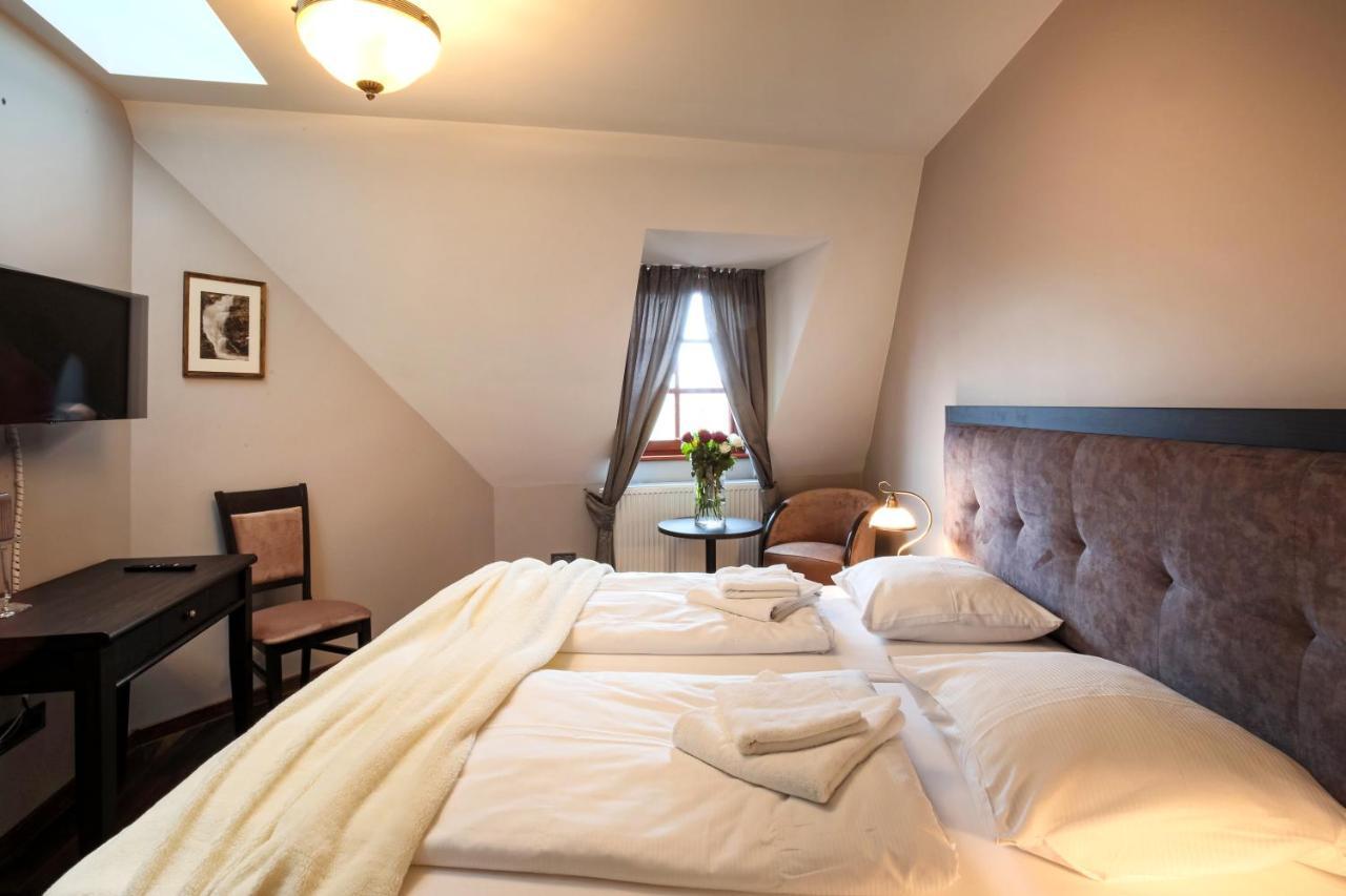 Zeppelin Apartments Simple Acomodation Еленя-Гура Экстерьер фото
